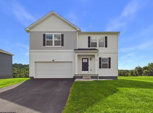10 Iron Ridge Rd, Fairmont, WV 26554