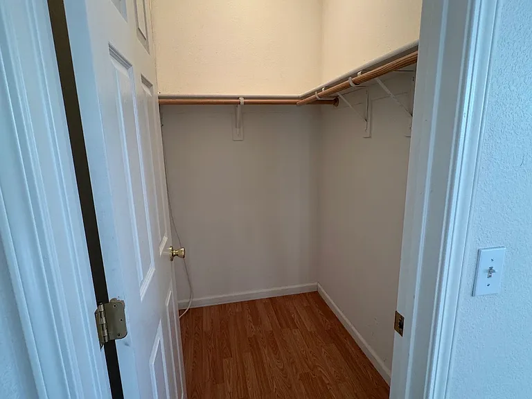 1318 Robinson Ln — Photo 12