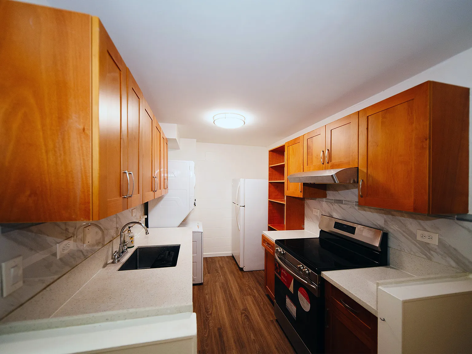 1250 Richard 306 - 1 — Photo 2