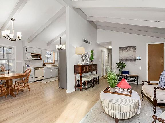 4th image of 7510 N Avalon St