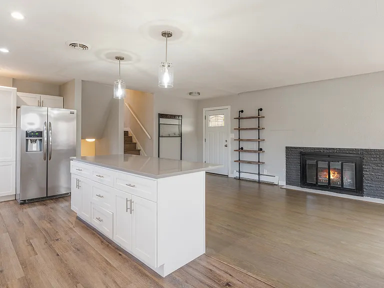 2224 Kenton St — Photo 6