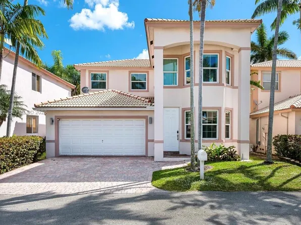 208 SE 15th St, Dania, FL 33004