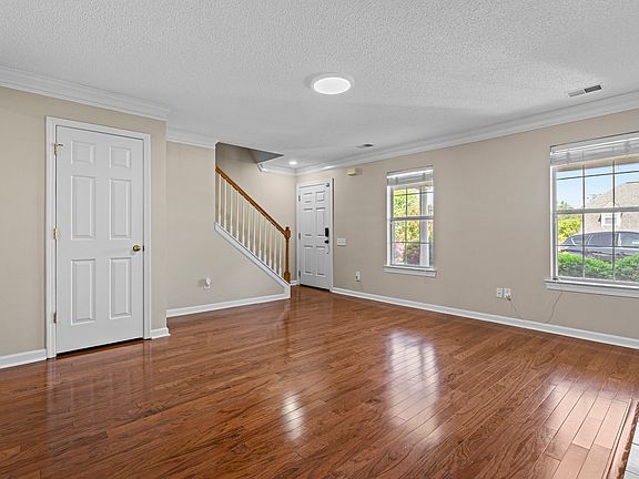 4th image of 118 Saddlechase Ln #1