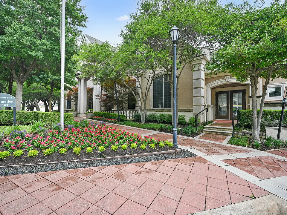 St Moritz Apartments in Dallas, Texas