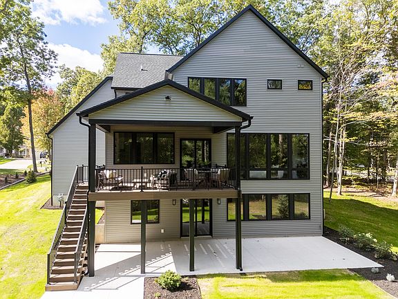 5th image of 3750 Charlevoix Dr SE