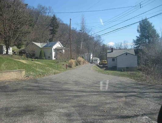 2nd image of 707 McIntosh Rd