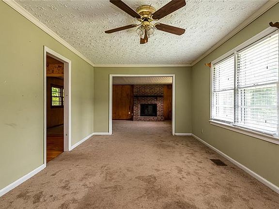 4th image of 861 McLinden Ave SE