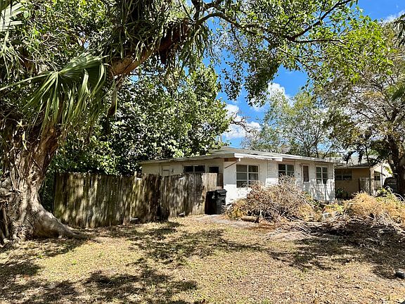 3rd image of 3721 SW 12th Pl