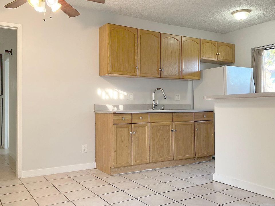1st image of 1808 W Sumac Ln #1