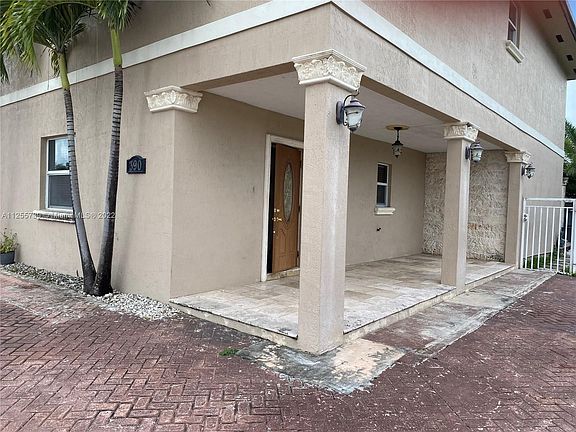 3rd image of 390 W 41st St #1