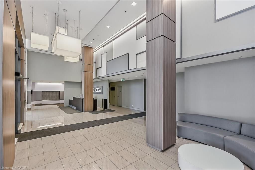 2081 Fairview St #1402, Burlington, ON - View 3