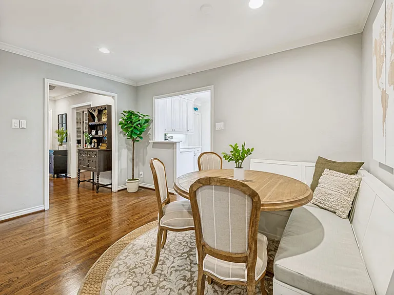 4556 Belclaire Ave — Photo 6