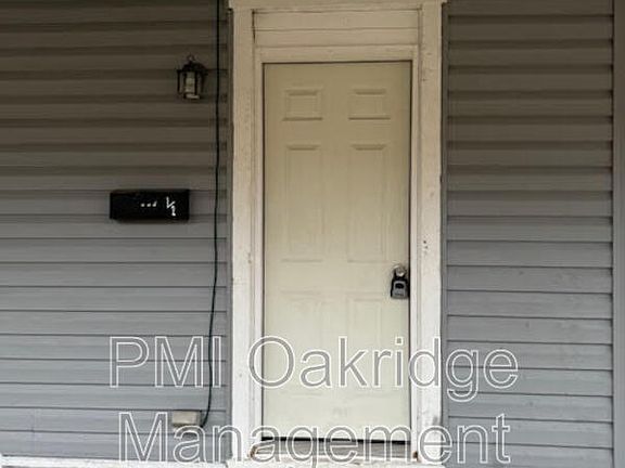 2nd image of 229 1/2 S Wayne St