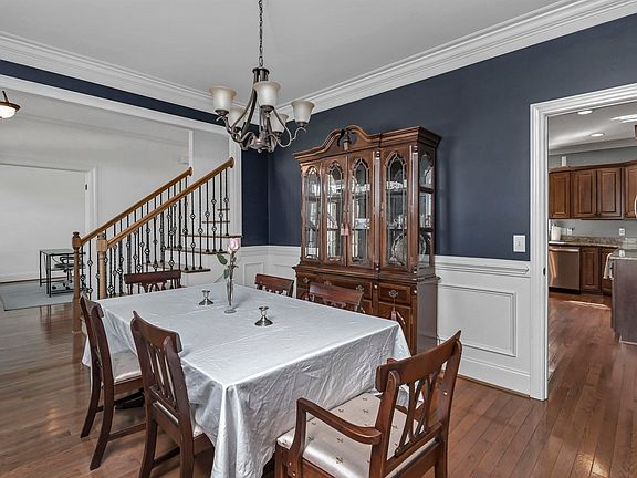 5th image of 447 Beaumont Park Cir