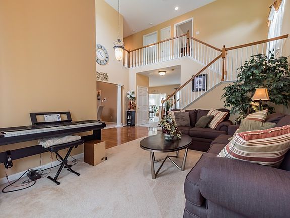 5th image of 411 Garden View Dr