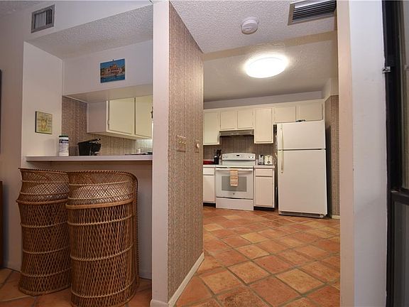 3rd image of 1626 Brookhouse Dr #137-9