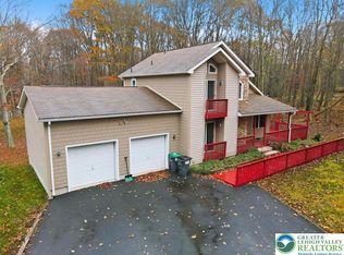 2271 Beaver Cir, Pocono Summit, PA 18346