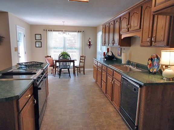 5th image of 2878 Stacy Ln