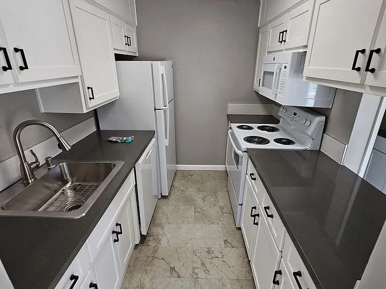 Providence House Apartments — Photo 18