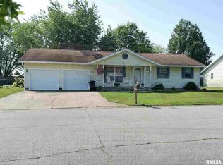 501 Briarwood Dr, Salem, IL 62881