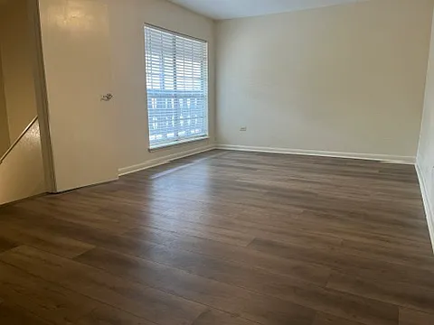 Crestwood Apartments — Photo 21