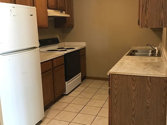 3rd image of 1036 Abbey Ct APT 4