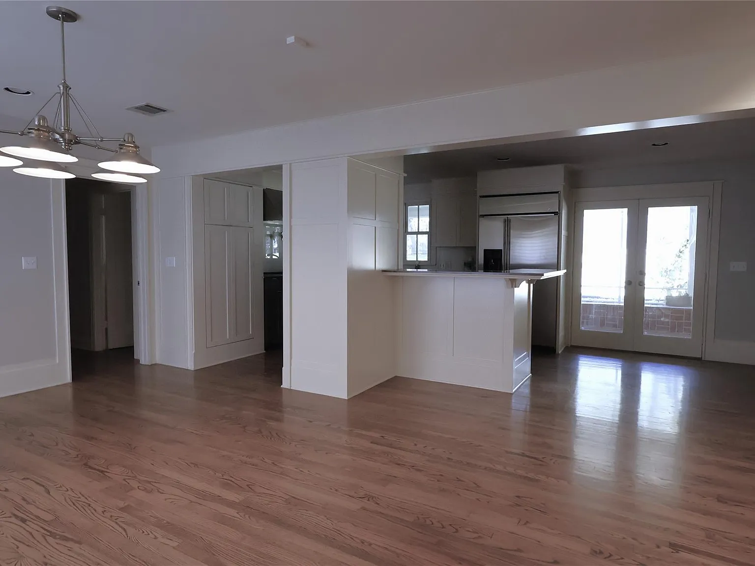 4 bed, 3.0 bath, 2364 sqft, $5,000 — Photo 4