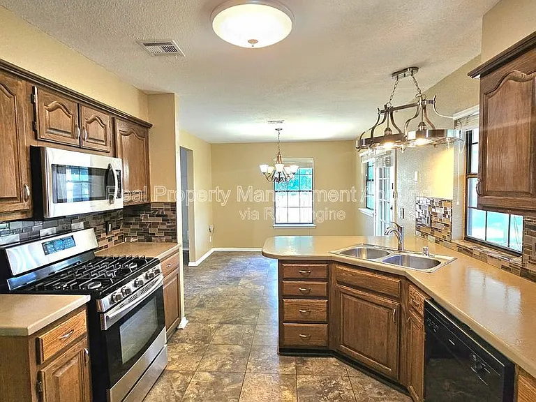 1811 W Gulfport Cir — Photo 12