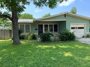 812 N Erskine St, Seguin, TX 78155
