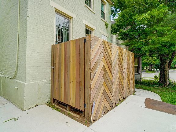 5th image of 1130 Yale Ave