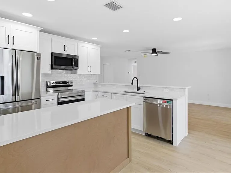 11180 113th Ave — Photo 33