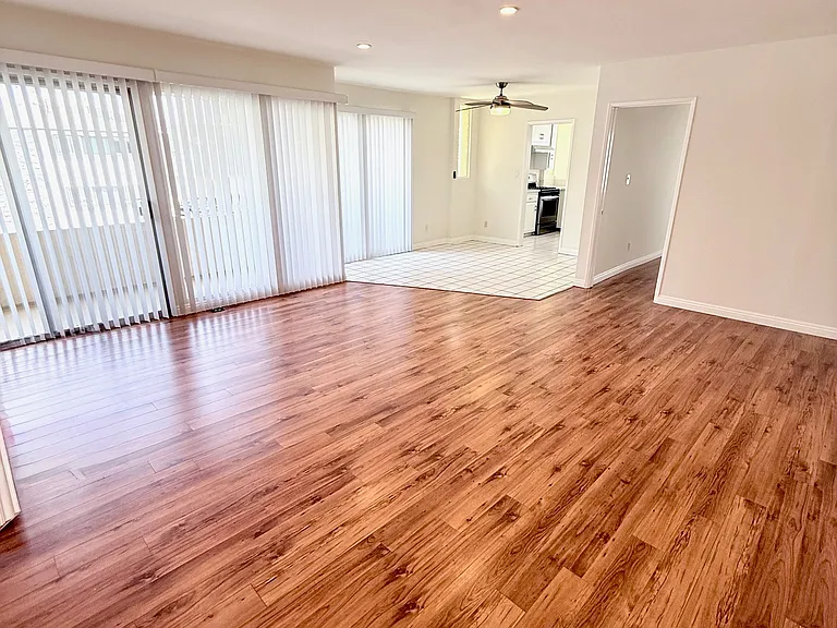 11748 Mayfield Ave #5 — Photo 6