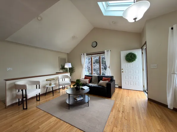 (undisclosed Address), Worcester, MA 01604