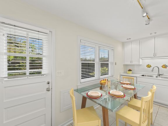 5th image of 303 Linden Ave #303