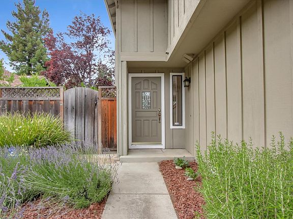5th image of 3023 Greenbriar Ct