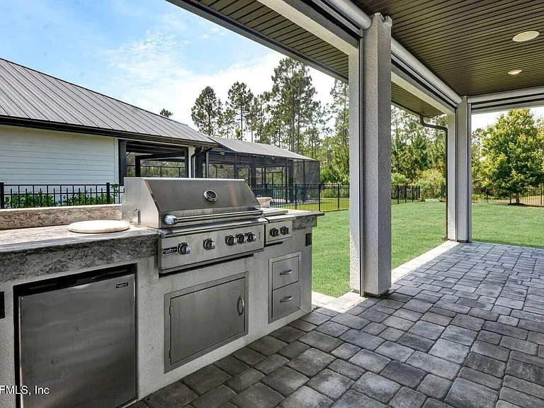 104 Marquesa Cir — Photo 32