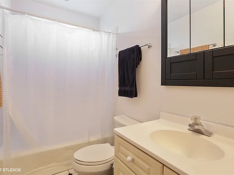 1415 W Barry Ave #1 — Photo 10