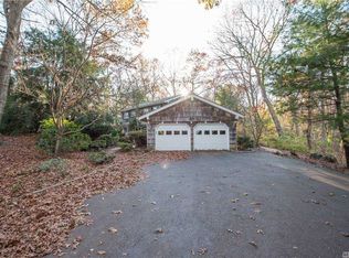 7 Ryder Ct, Dix Hills, NY 11746