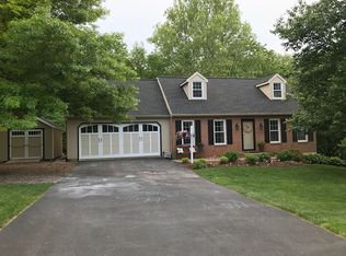 110 Woodcrest Dr, Lancaster, PA 17602