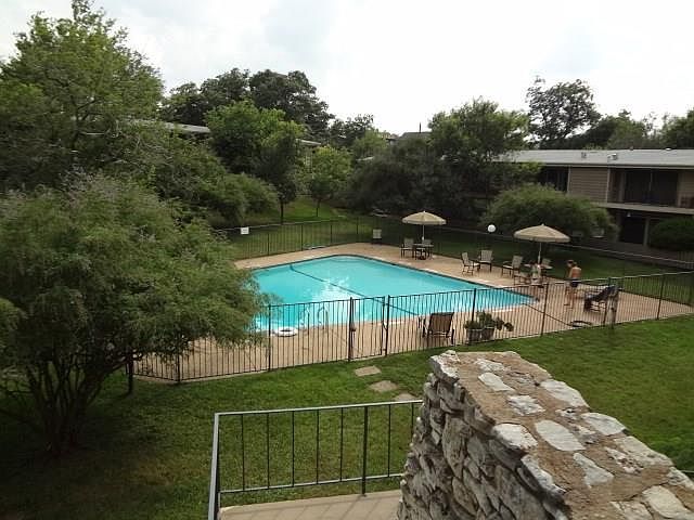 1st image of 1304 Mariposa Dr APT 221