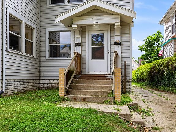 3rd image of 1521 Washington Ave SE