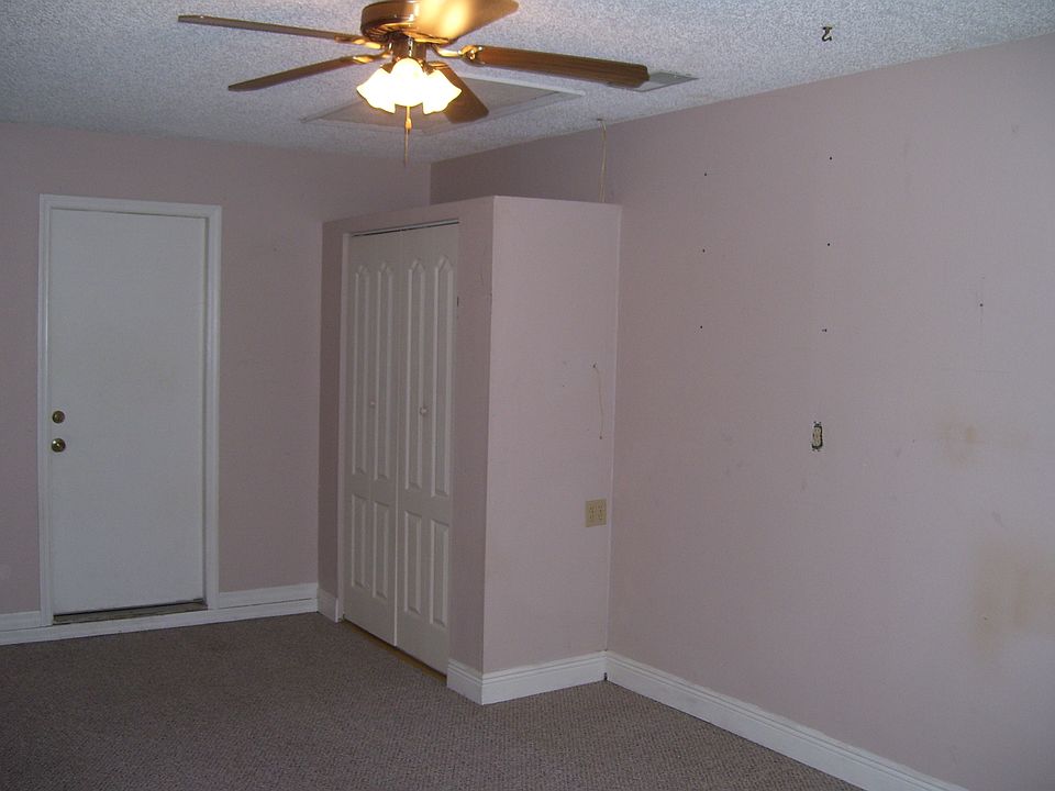 1st image of 2695 NE 50th Pl