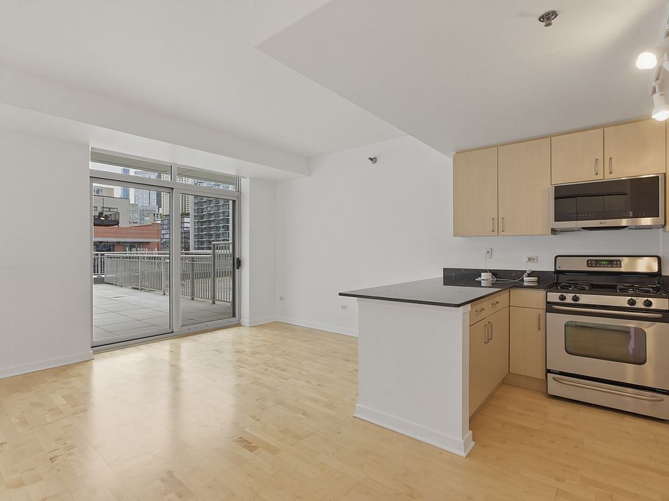 1st image of 330 W Grand Ave APT 808