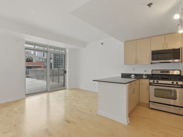 330 W Grand Ave APT 808, Chicago, IL 60654