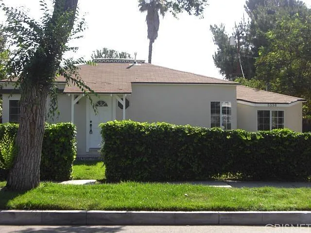 5538 Riverton Ave #A — Photo 1