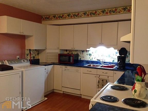 2nd image of 1067 Oakland Ave SE APT C