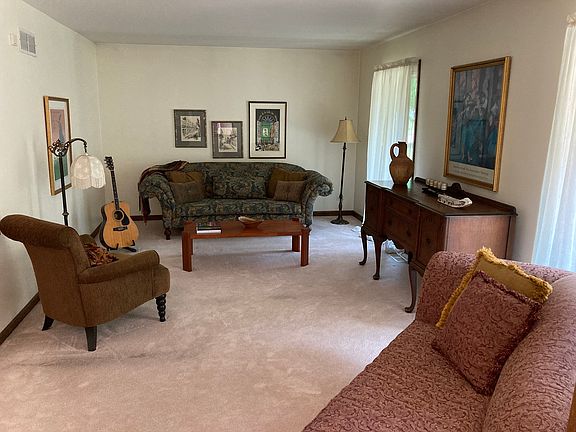 3rd image of 997 Belaire Ct
