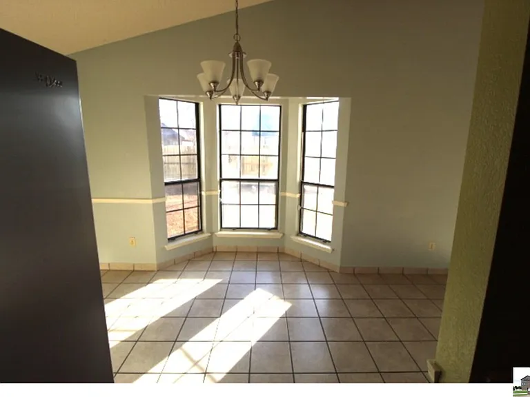 2404 Fieldstone Dr — Photo 10