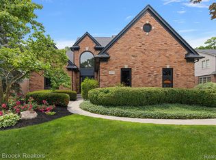 3670 Warwick Dr, Rochester Hills, MI 48309
