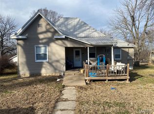 305 E 2nd St, New London, MO